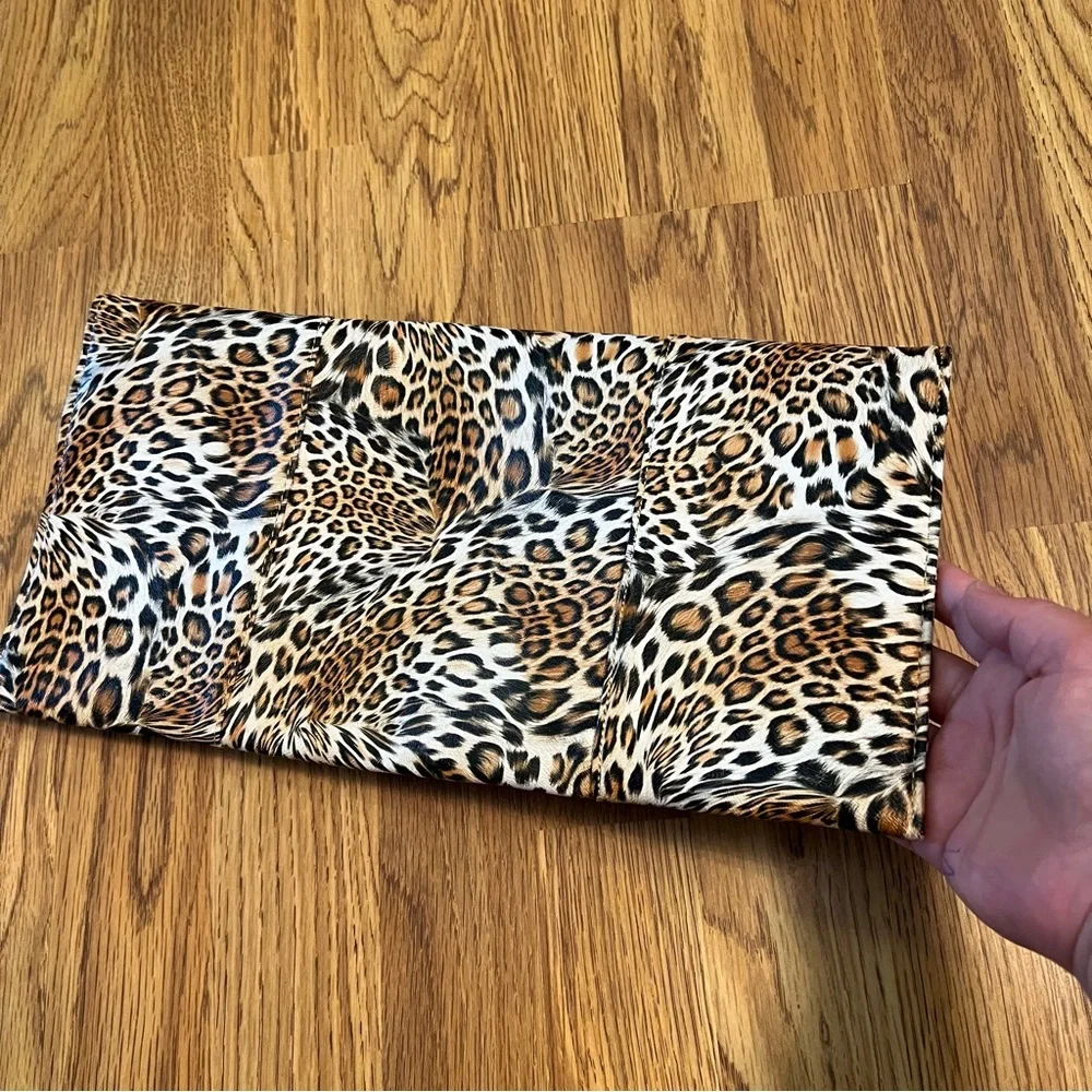Leopard Print Clutch - Picture 2 of 13